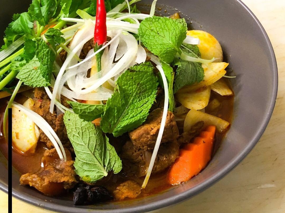 Bò Curry vàng  (leicht scharf)